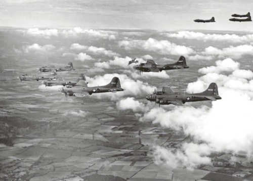 1157x829xBoeing-B-17E-Flying-Fortresses-form-up-over-England-1942_jpg_pagespeed_ic_CkVpDznVhI