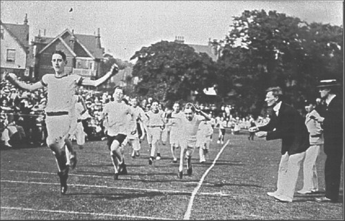 end of race 1913 handicap size runners