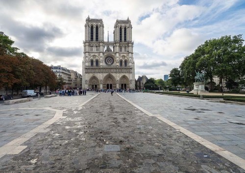parvis-Notre-Dame