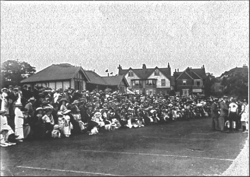 the crowd 1913