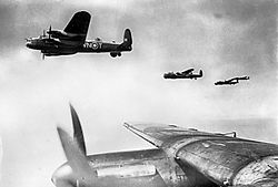 250px-Avro_Lancasters_flying_in_loose_formation