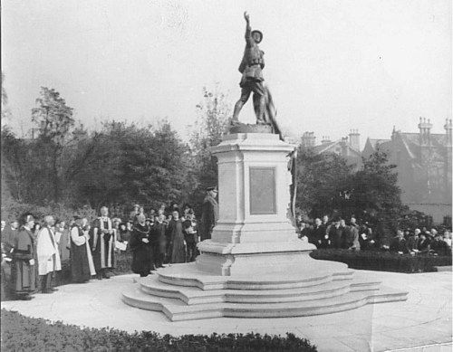 war meoorial ceremnoy